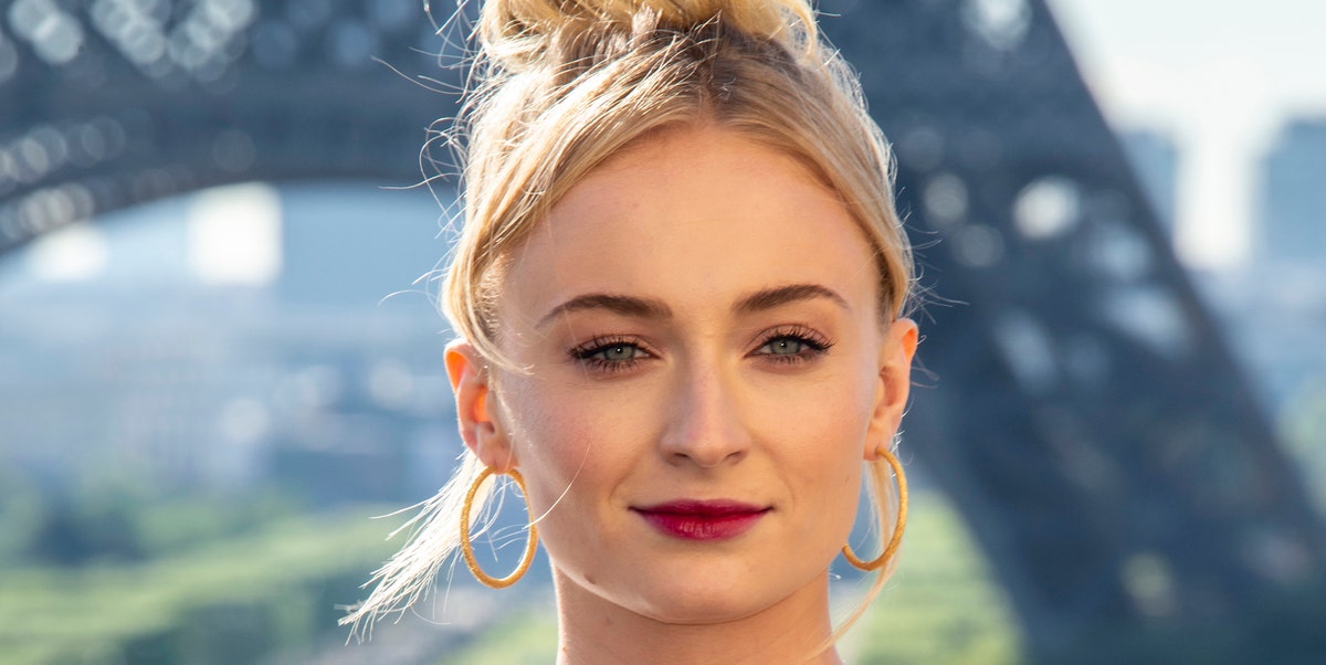 Sophie Turner Speaks Out Against Paparazzi Photographing Her Baby Daughter: "It's F*cking Creepy" 1 Sophie Turner Speaks Out Against Paparazzi Photographing Her Baby Daughter: "It's F*cking Creepy"