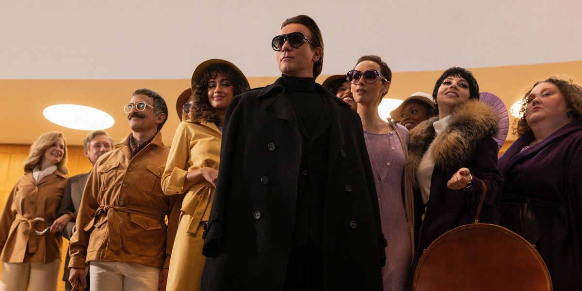 Here's the Real Story Behind the Battle of Versailles Fashion Show in 'Halston' 1 Here's the Real Story Behind the Battle of Versailles Fashion Show in 'Halston'