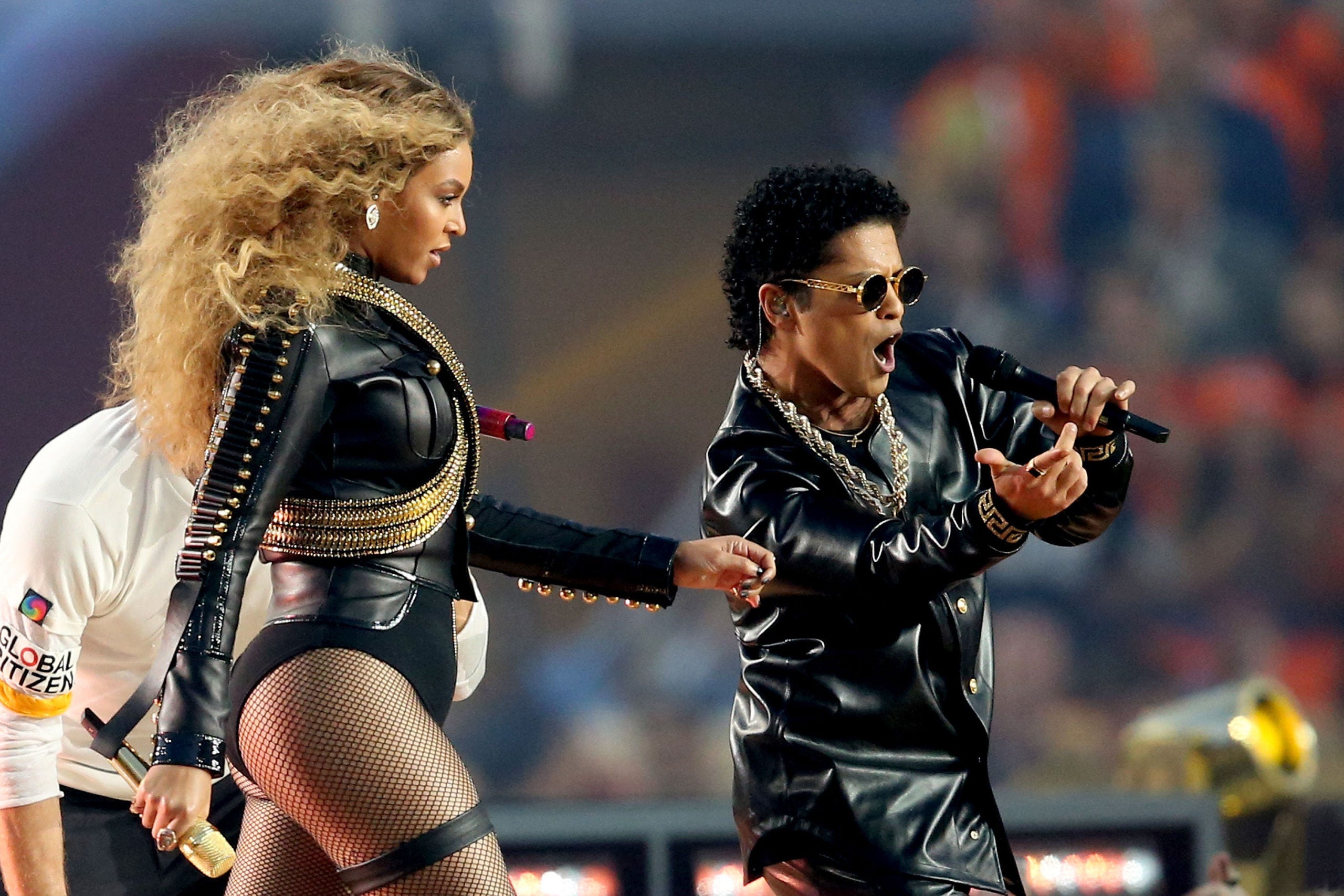 Beyoncé, Bruno Mars And Coldplay At Super Bowl Halftime Show - Beyoncé ...