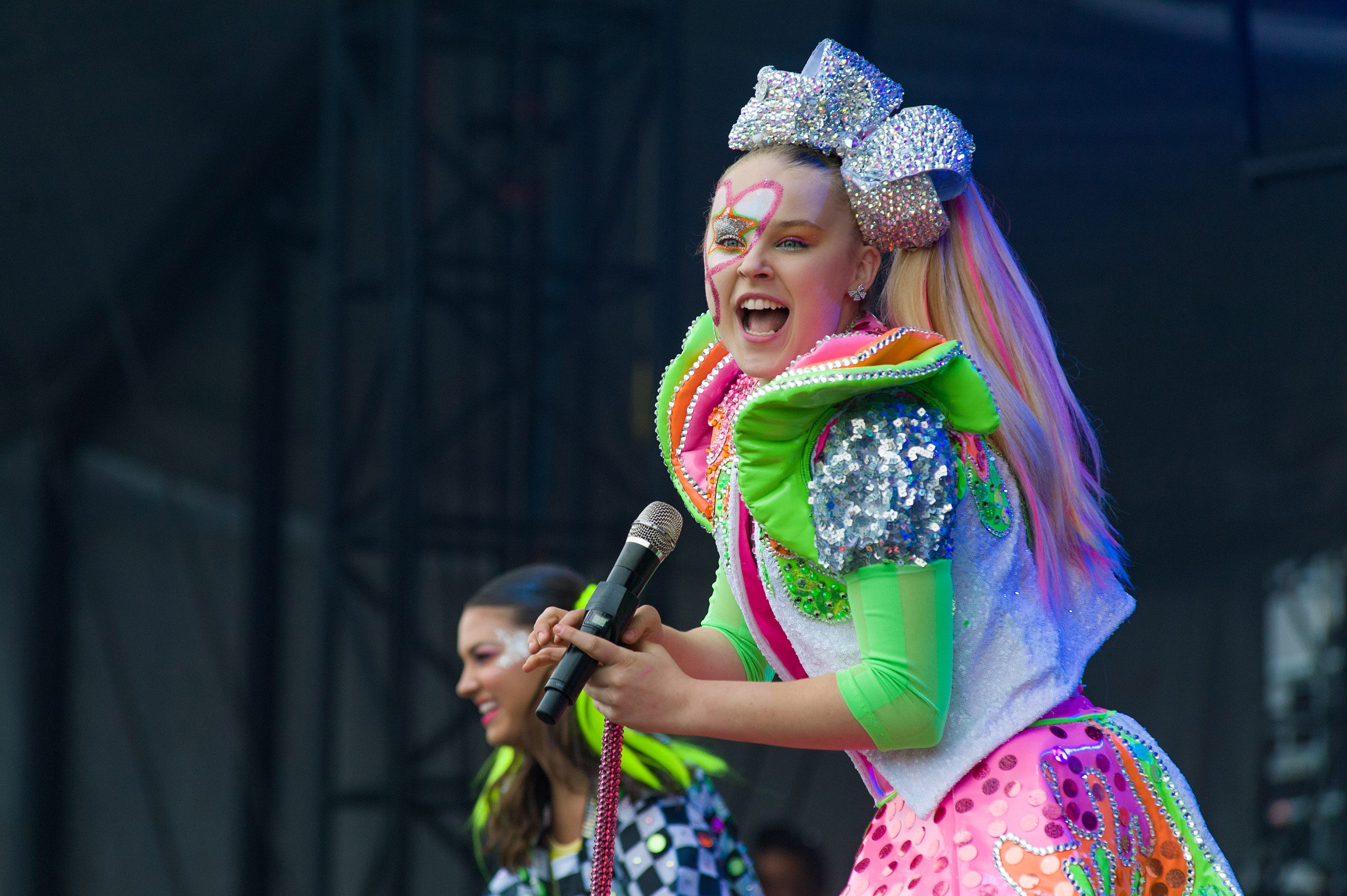 JoJo Siwa Makeup Kit Recalled for Asbestos