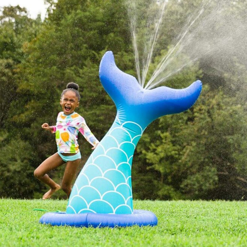 inflatable pool with sprinkler