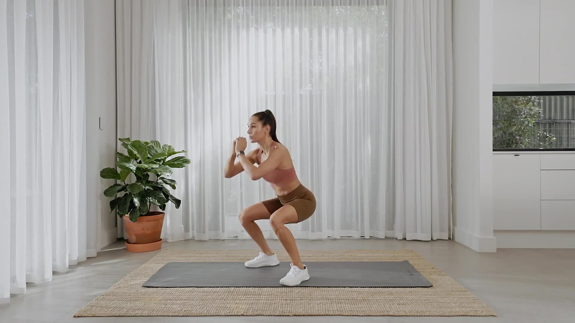 15-Minute Lower Body Workout from Kayla Itsines' New Low-Impact