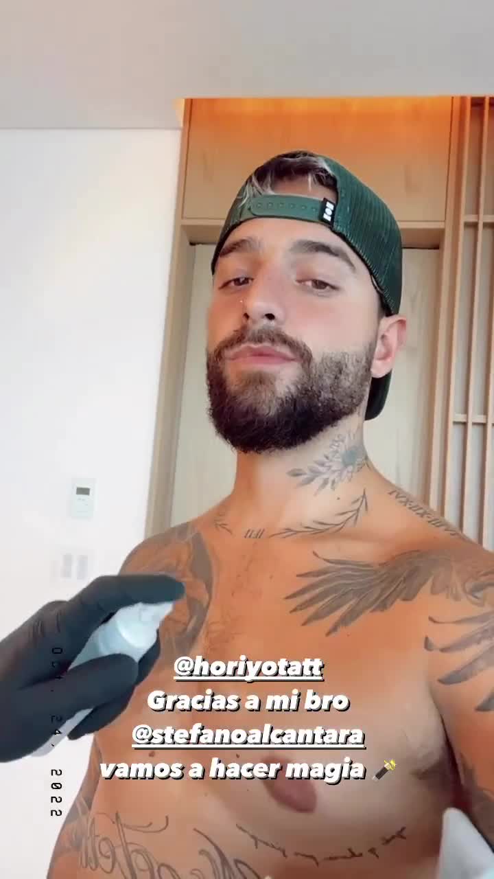 El nuevo tatuaje de Maluma en el pectoral izquierdo