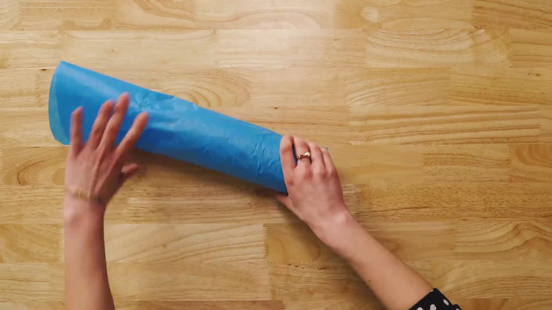 How To Wrap A Wine Bottle 3 Easy Gift Wrapping Techniques   Poster 