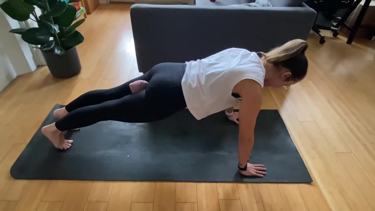 7 Push Up Variations for Women Using No Equipment 