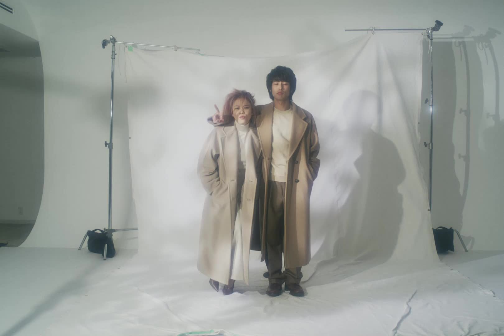 Chara&佐藤緋美がまとう 「マックスマーラ」のアイコンコート Chara&佐藤緋美がまとう 「マックスマーラ」のアイコンコート