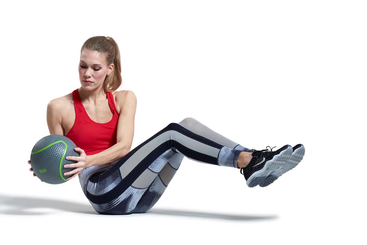 Tres ejercicios con slam ball para trabajar todo tu cuerpo en poco tiempo