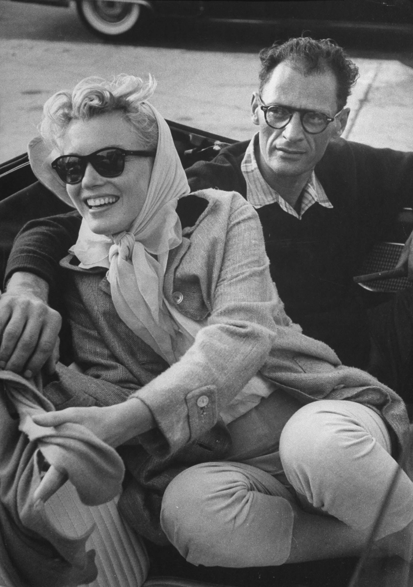 old-hollywood-icons-wearing-iconic-sunglasses-hollywood-icon-favorite