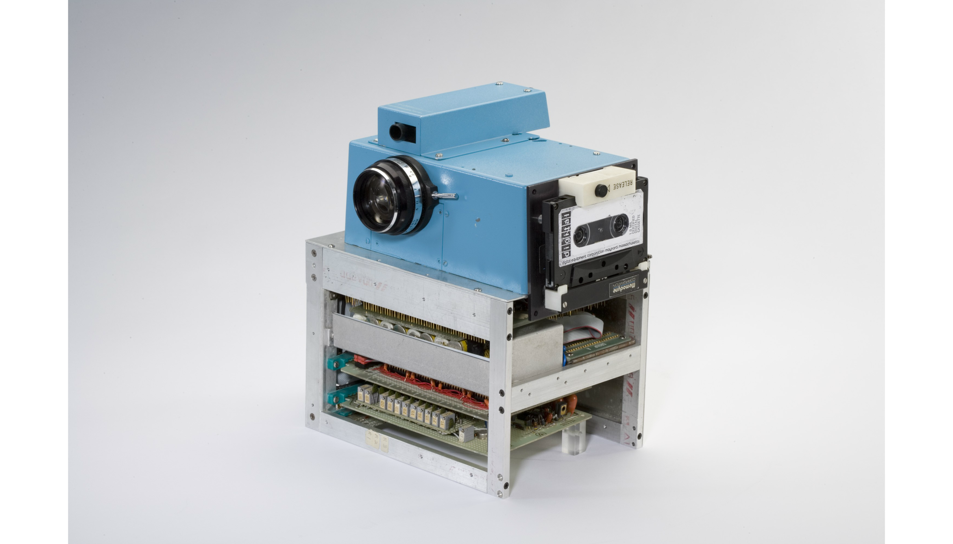 Kodak's First Digital Camera Saved Pictures To A Cassette Tape