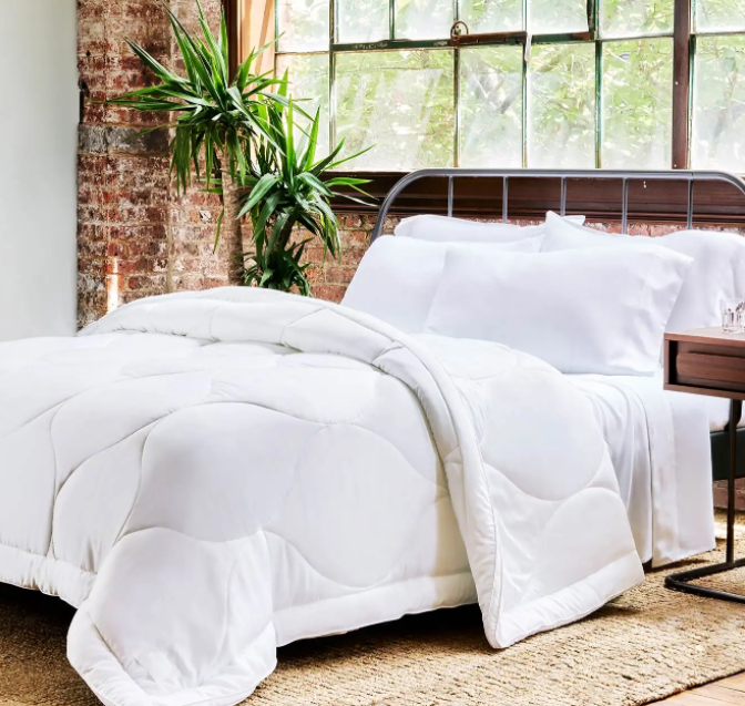 how to keep a white comforter white