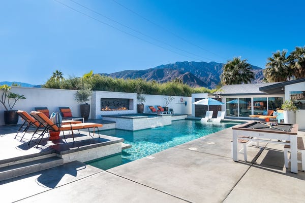 Relax in a TOP RATED, CLEAN and LUXURY Villa in Palm Springs!