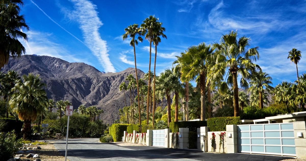 What s the closest airport to Palm Springs