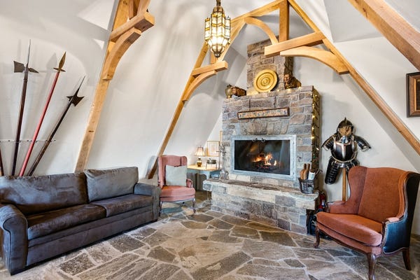Dog-friendly mountain castle with private hot tub & fireplace