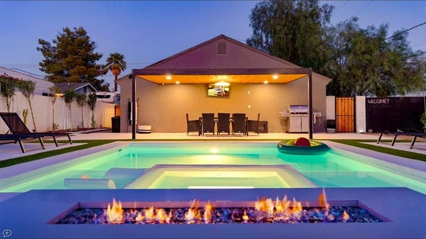New! Downtown Oasis Pool |Hot Tub |BBQ |Fire Pit