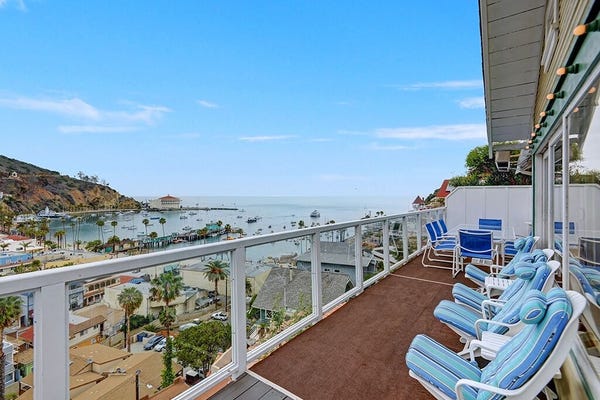 5 Bdrm Home, Vaulted Ceilings, Amazing 180 Degree Ocean View 
